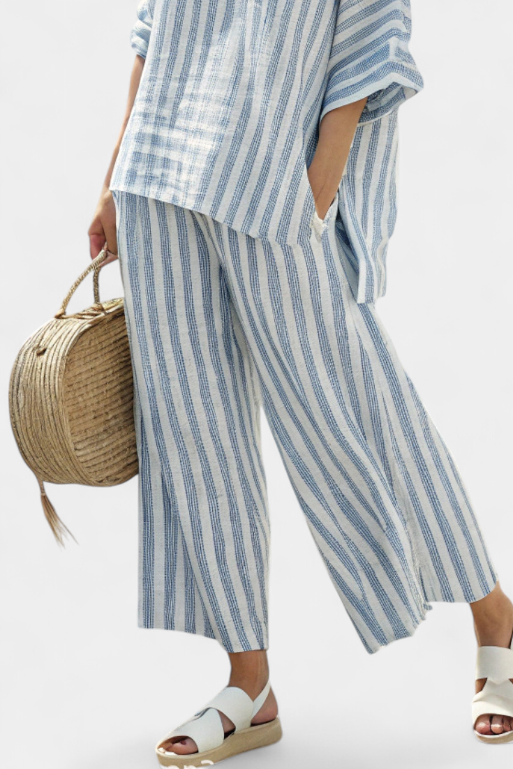FEDERICA –SOSTIFICADO TOP DE LINO A RAYAS AZULES Y PANTALONES HOLGADOS