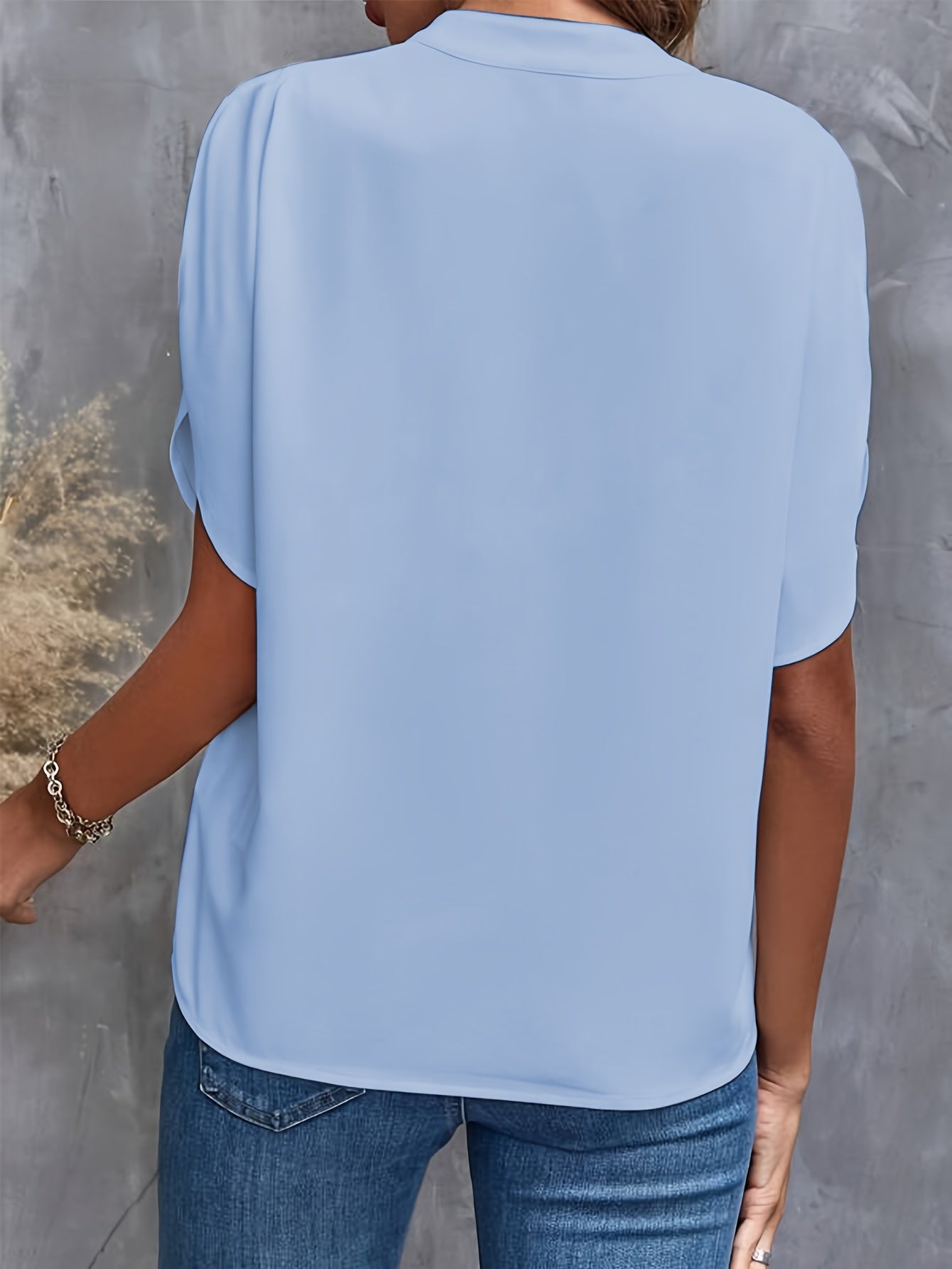 BLANCA - BLUSA SENCILLA CON CUELLO EN V