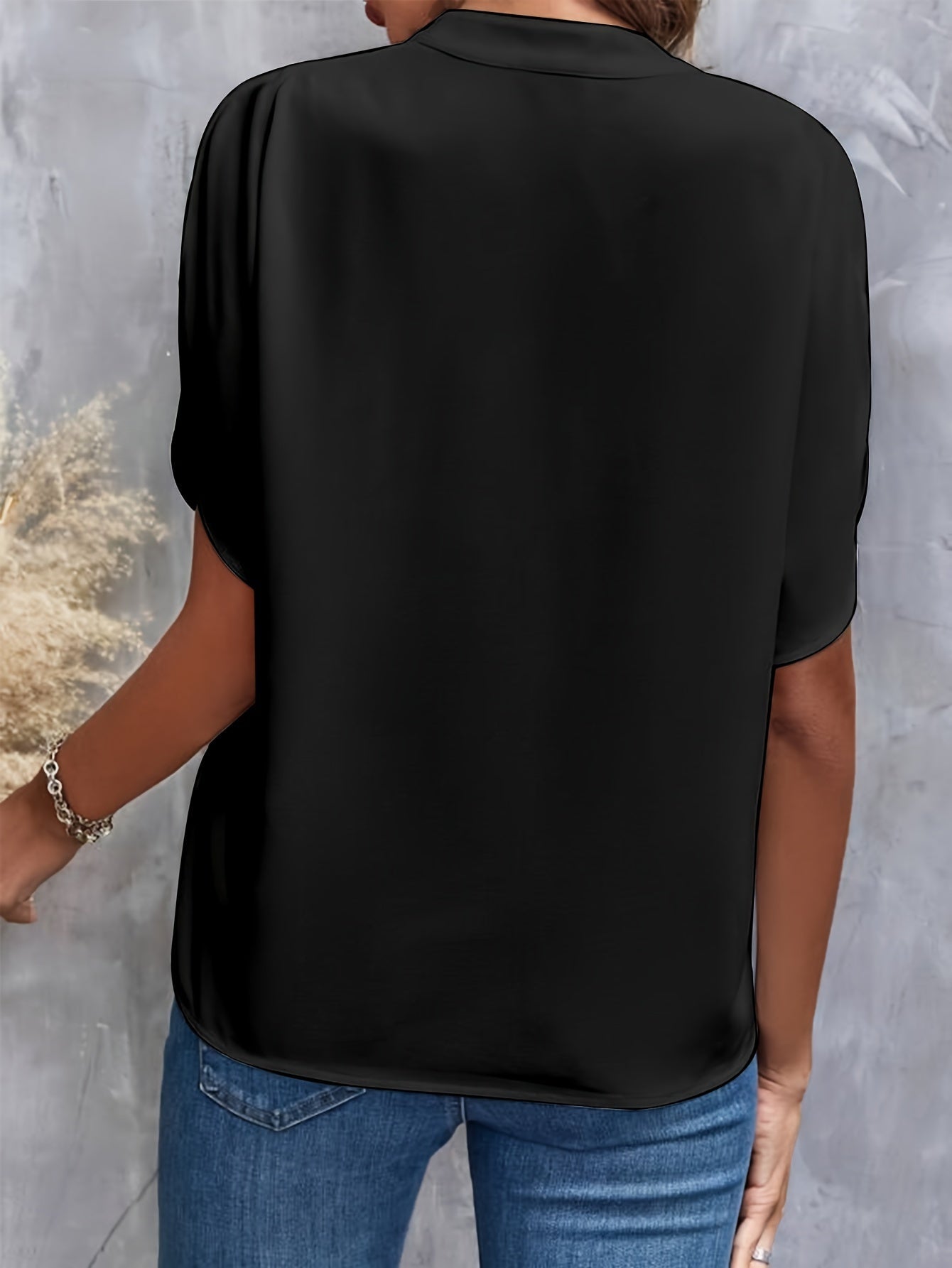 BLANCA - BLUSA SENCILLA CON CUELLO EN V
