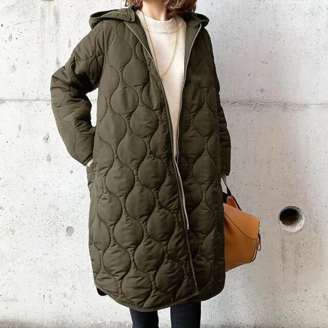 SARA - CHAQUETA CON CAPUCHA Y DETALLES SOSTIFICADOS
