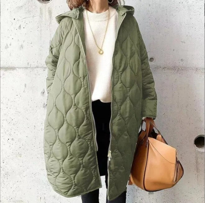 SARA - CHAQUETA CON CAPUCHA Y DETALLES SOSTIFICADOS