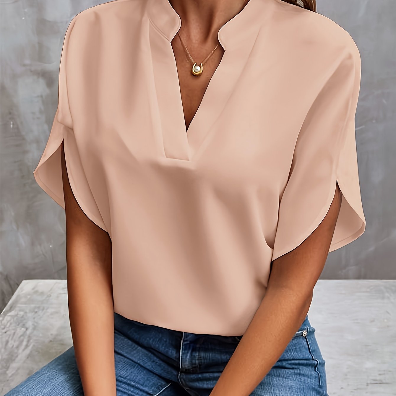 BLANCA - BLUSA SENCILLA CON CUELLO EN V