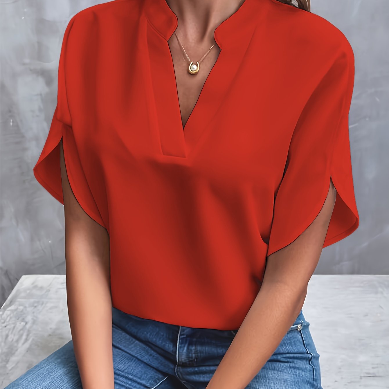 BLANCA - BLUSA SENCILLA CON CUELLO EN V