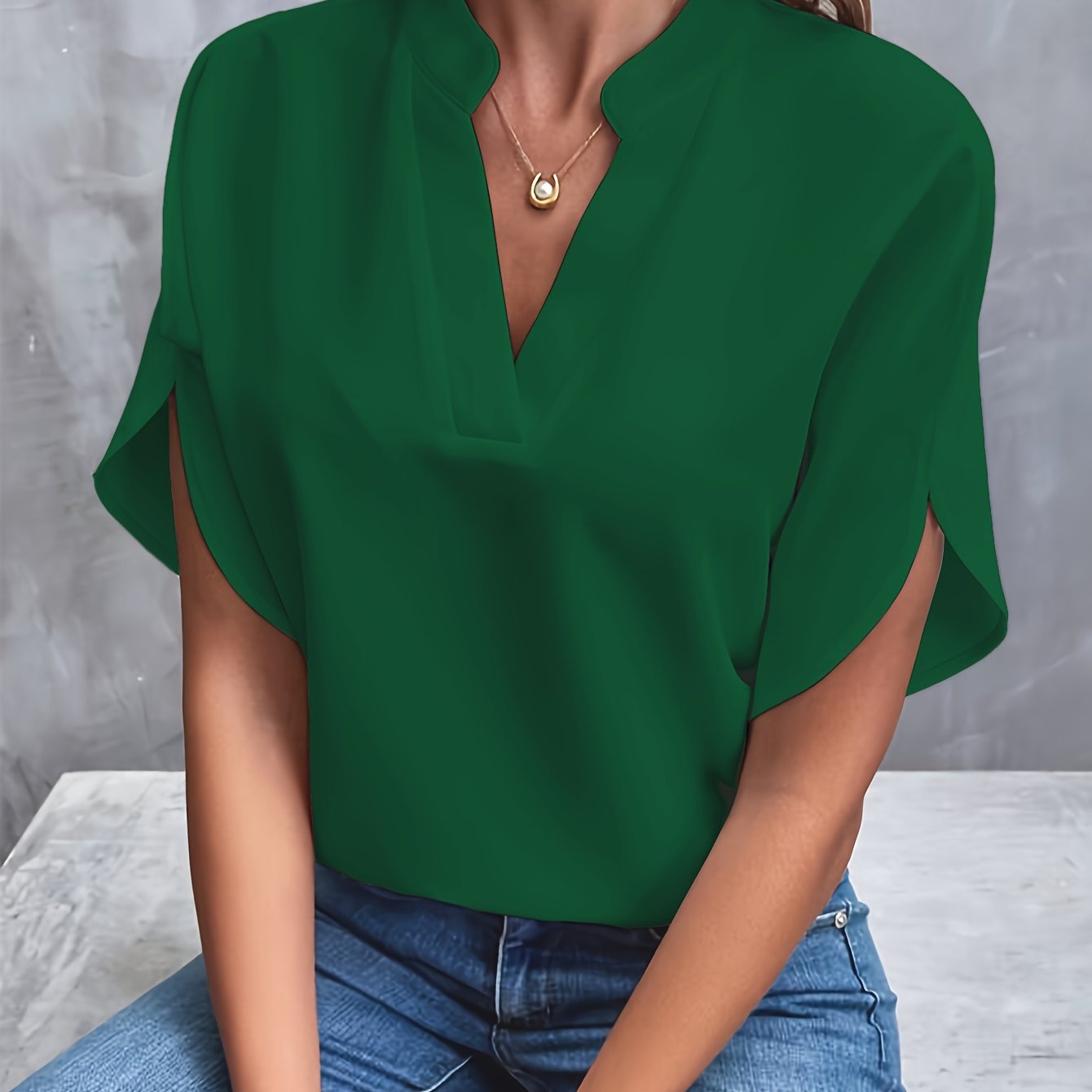BLANCA - BLUSA SENCILLA CON CUELLO EN V